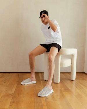 White Naked Wolfe Ohio Men's Slippers | RIYADH 207AGFEBZ